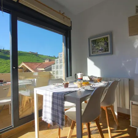 Rozando El Mar En Puerto Calderon