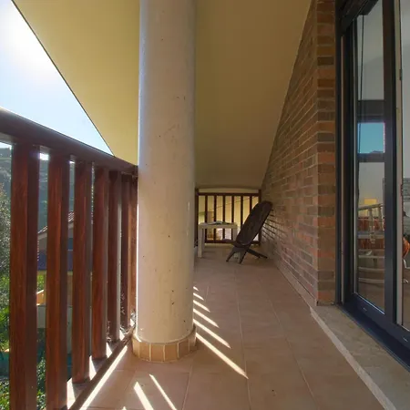 Rozando El Mar En Puerto Calderon Сантильяна-дель-Мар